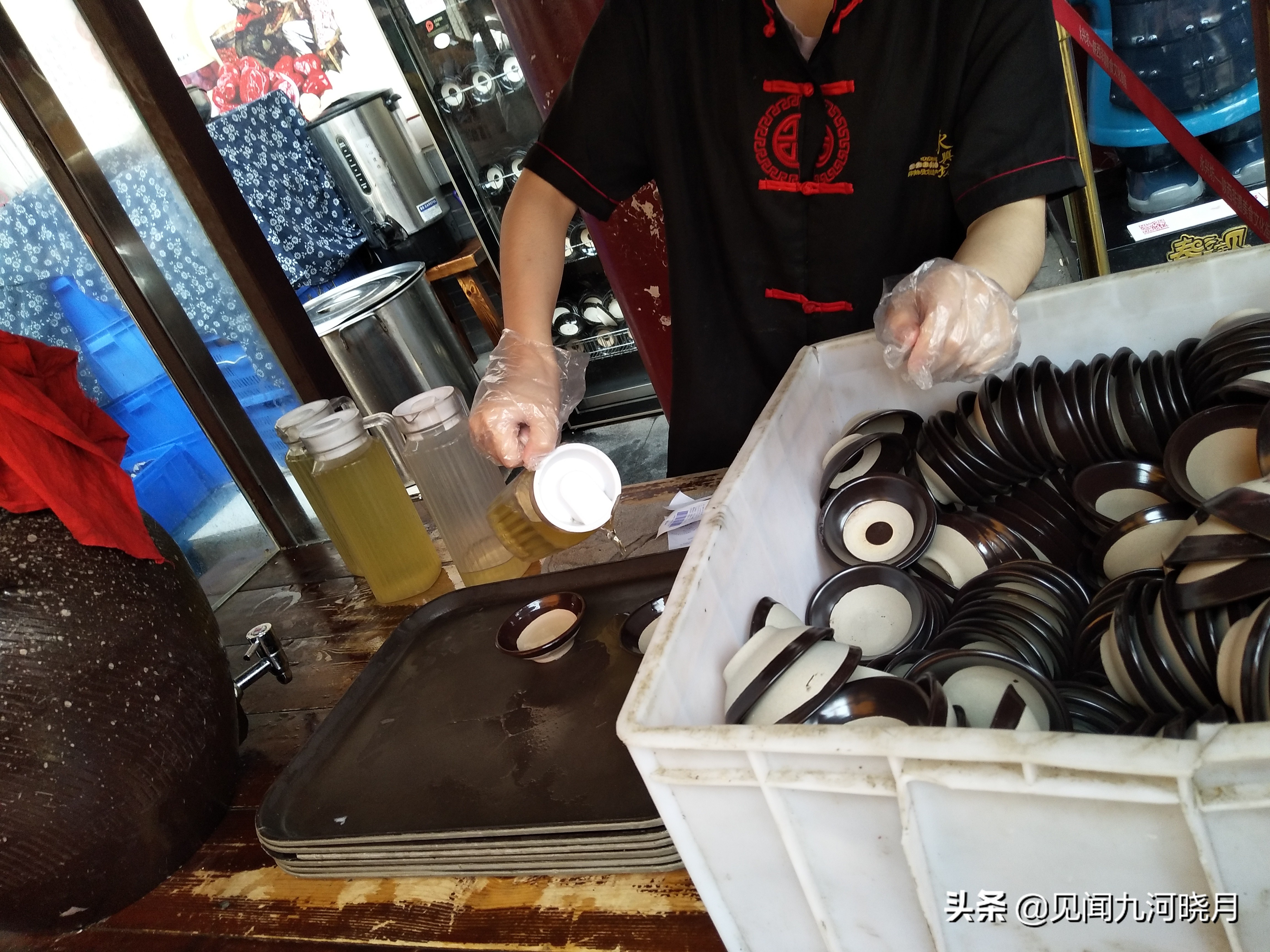 永兴坊摔碗酒最火的原视频,永兴坊摔碗酒抖音2018视频