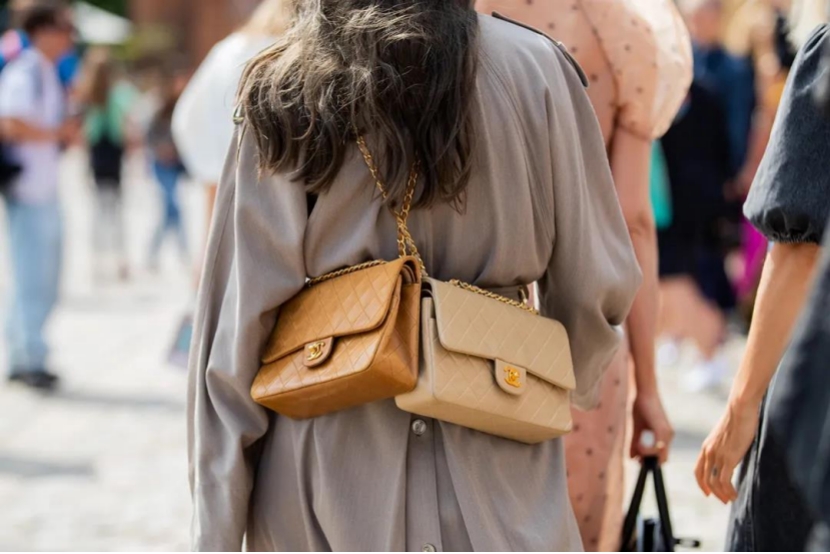 香奈儿和lv的包哪个保值,香奈儿升值款式有哪些