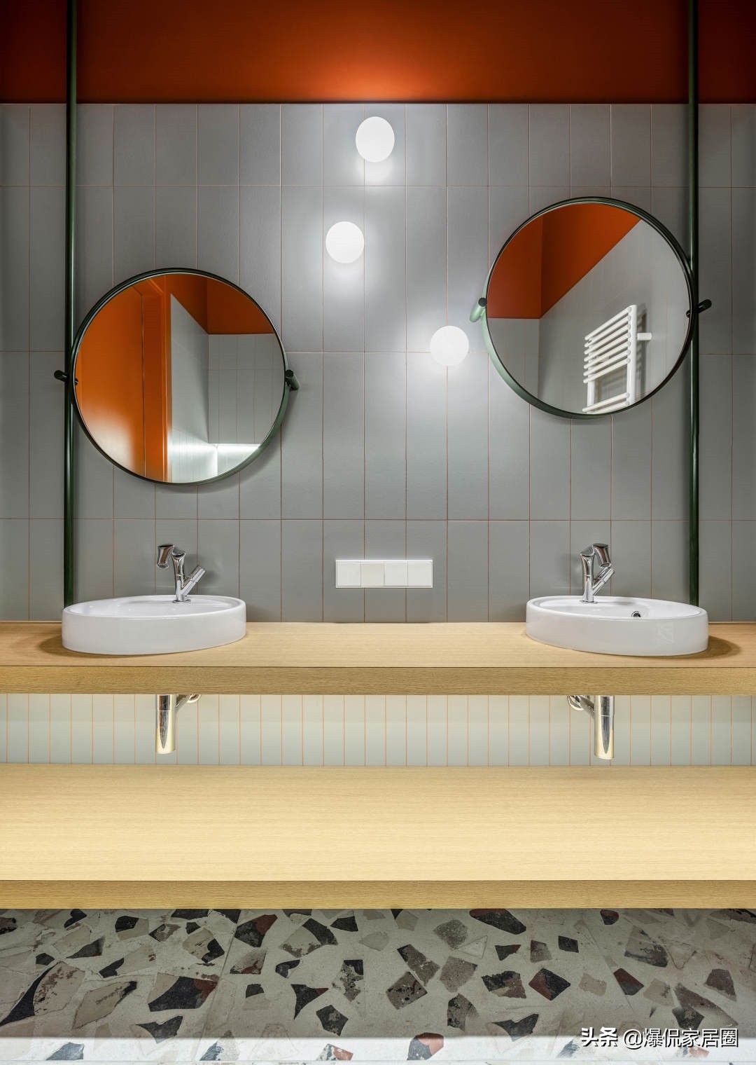 她买两套房子打通，客厅里可以“踢足球”！有钱我都想这样装修