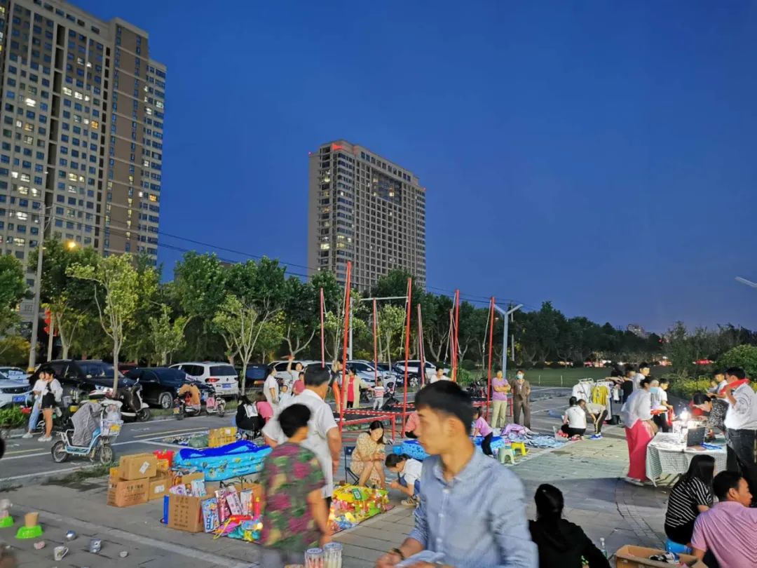 图说地摊经济人生百态,丰县地摊费