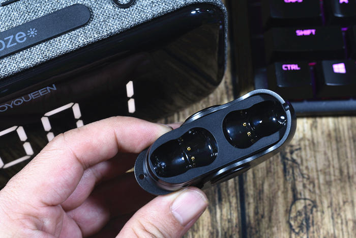 可以当指尖陀螺的蓝牙耳机,可以唱歌的指尖陀螺