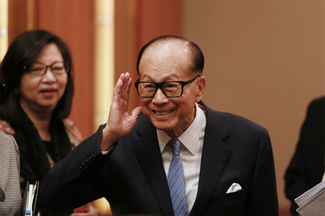 1127亿入账！许家印深陷债务危机，李嘉诚却在海外“杀疯了”