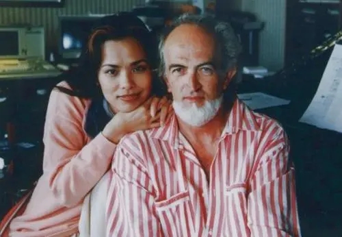 一首爱的奉献女版,一首爱的奉献原唱