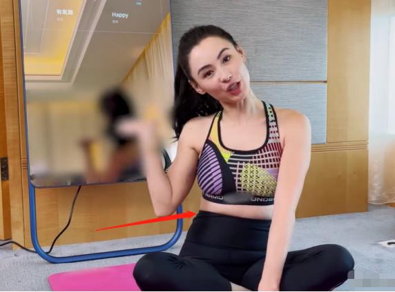 张柏芝肚子赘肉图,张柏芝日常健身照