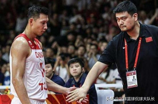 这就是一哥！从美国归来下飞机就练球别忘记他年纪比詹皇还大