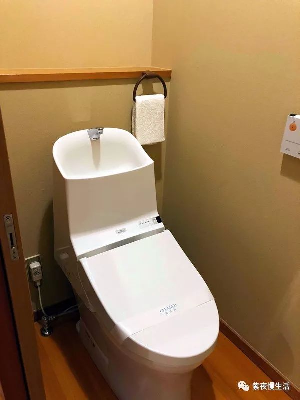 未见富士，幸运依在-秀峰阁湖月