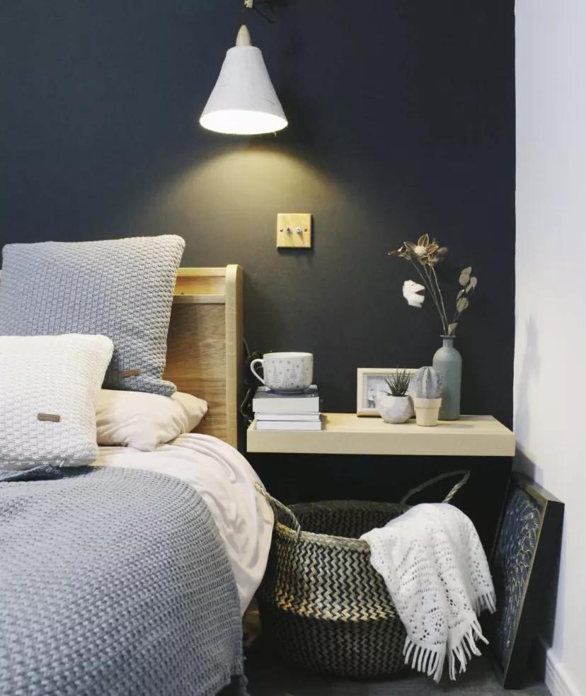 床头柜收纳除了放床头还可以放哪,床头柜里怎么收纳最合理