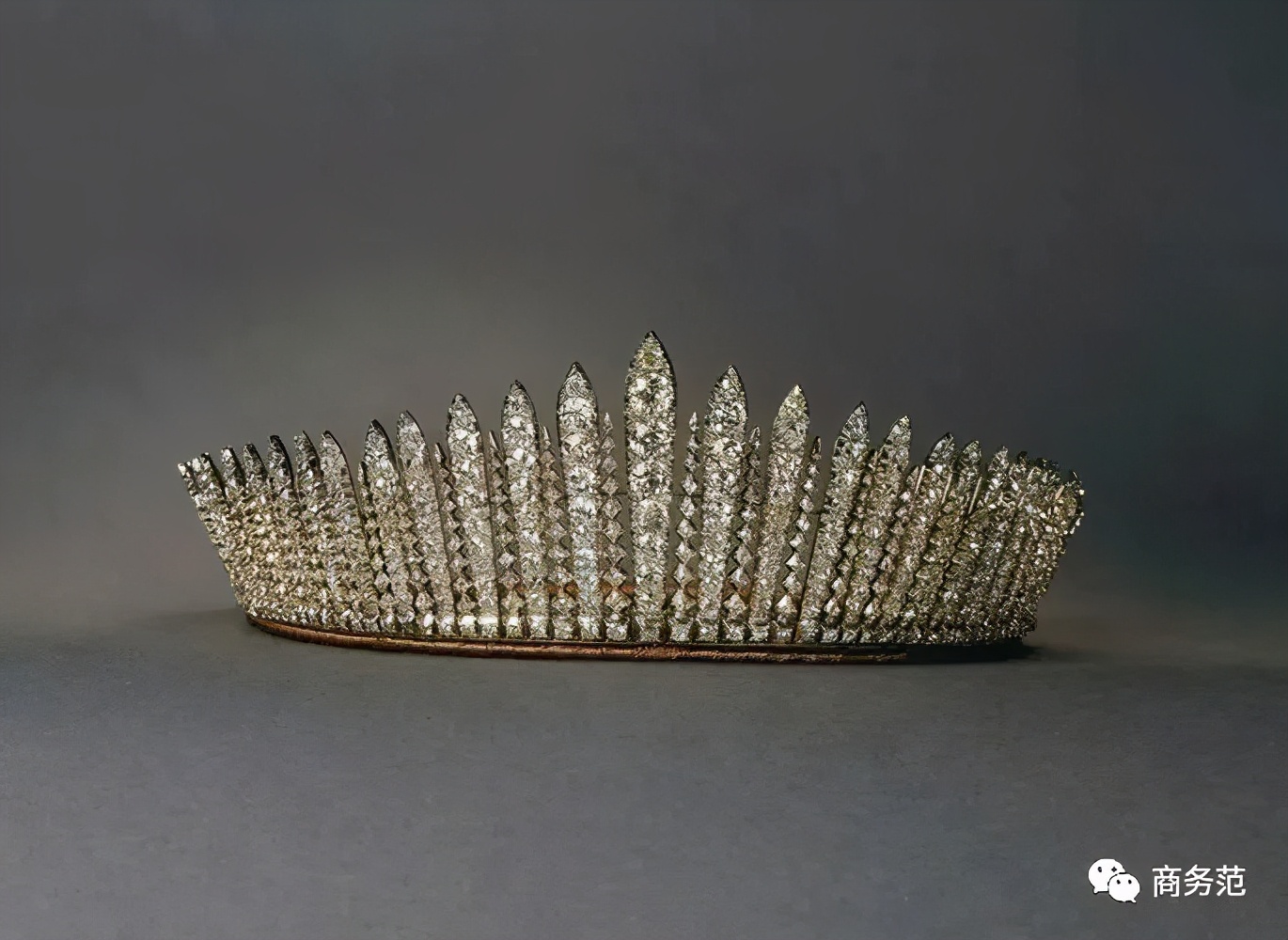 英国女王的珠宝高清,英国女王伊丽莎白二世的珠宝