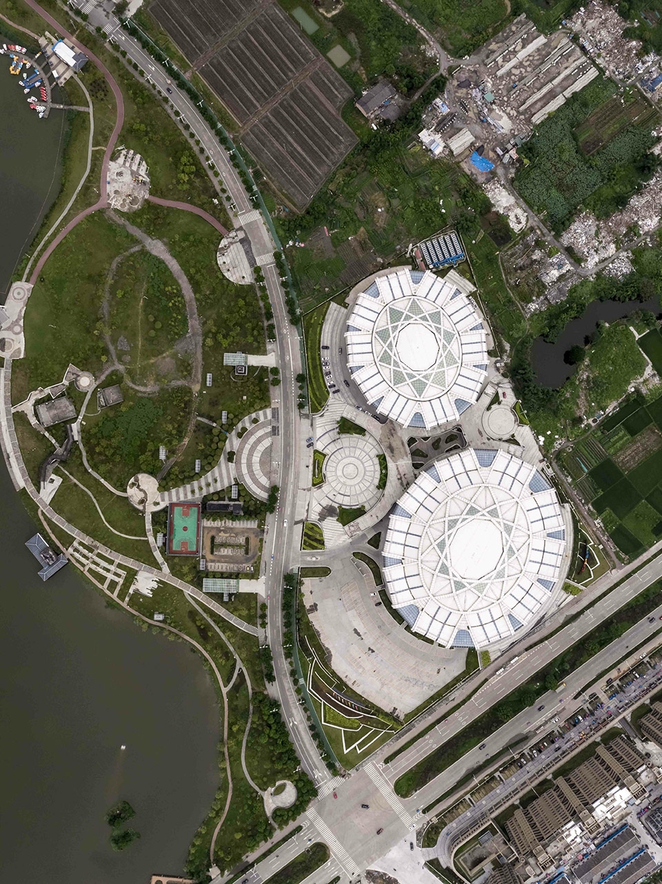 映山独玉苍，滨水双杜鹃--浙江苍南体育中心