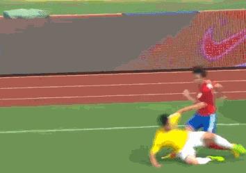 中国足球爆笑动态图,足球比赛搞笑动图高清