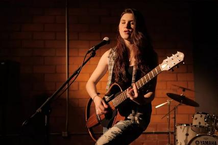 don吉他和雅马哈吉他哪个好,雅马哈可以自弹的钢琴