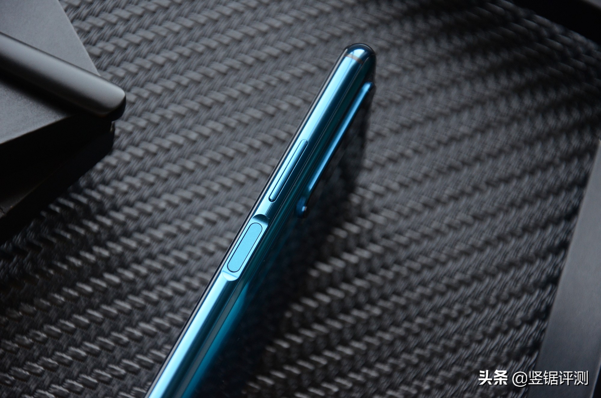 荣耀20pro游戏体验视频,荣耀20pro的缺点或不足