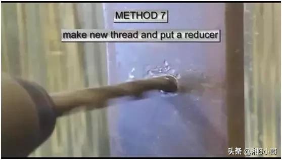 修车螺丝断了怎么取,修车时很紧的螺丝怎么拧下来