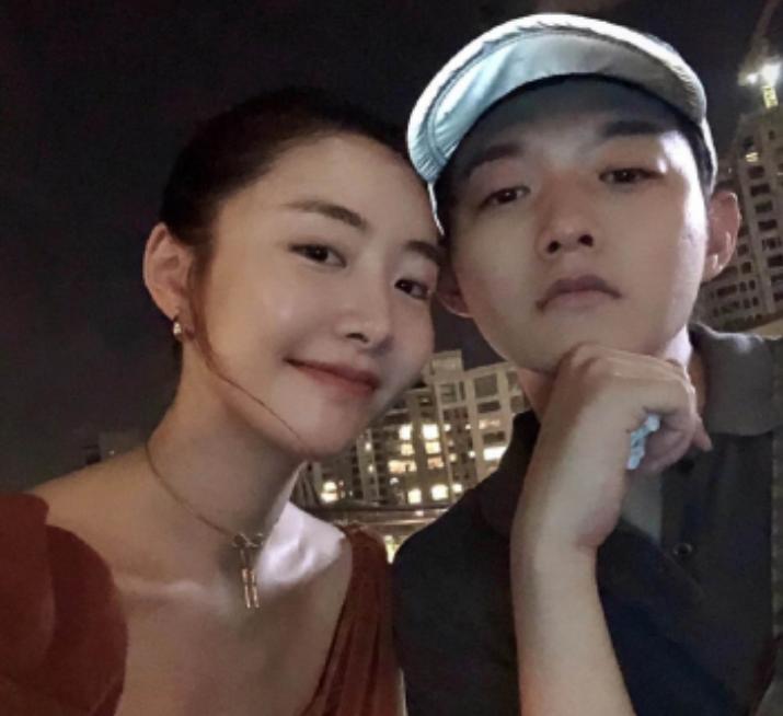 霍尊宣布退出娱乐圈，发长文否认陈露的指控，女方晒证据打脸霍尊