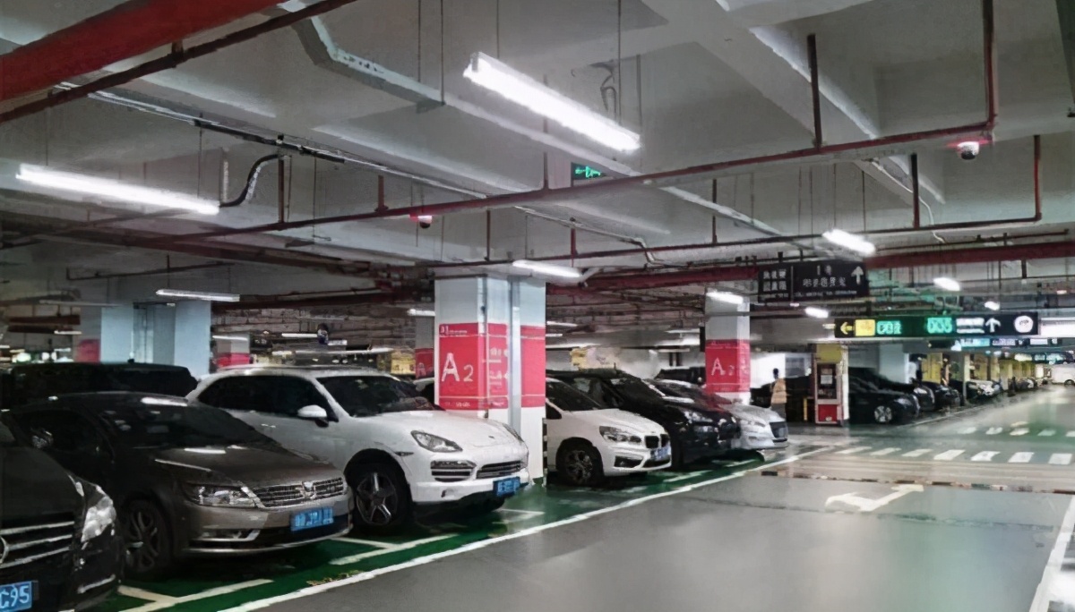 无锡硕放机场停车场一天多少钱，硕放机场停车场收费标准