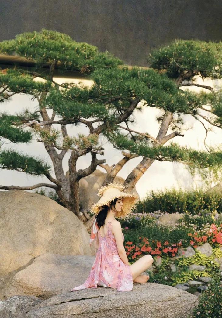 赵丽颖夏日装扮,夏日草帽赵丽颖