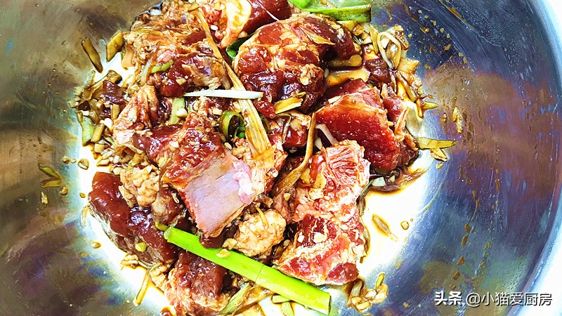 大鲤鱼骨头鱼肉怎么做好吃,猪尾巴和骨头怎么做的好吃