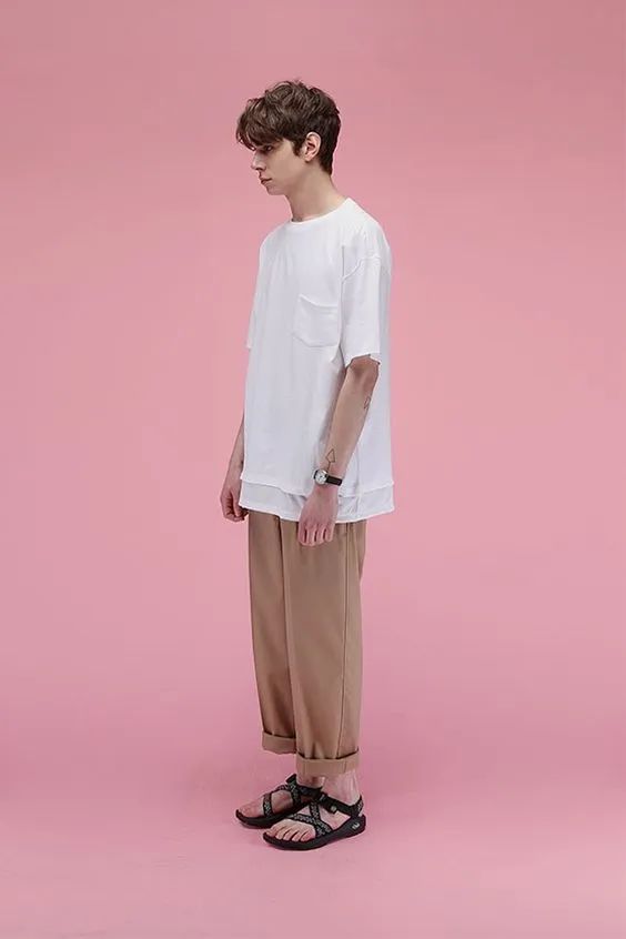 冬浅卡其裤搭配什么上衣,浅卡其休闲裤搭配什么上衣