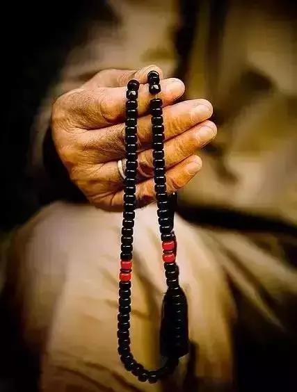 每一个佛珠都有一个故事,一串佛珠的真实故事
