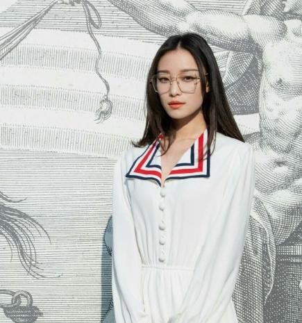 怎样选择适合的眼镜提高颜值,怎么挑选眼镜能让你变漂亮