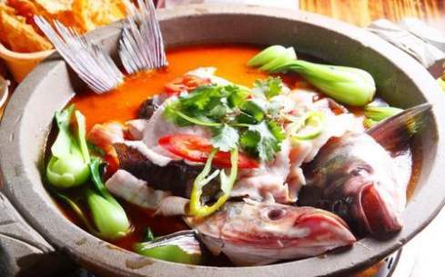 老字号湘菜王洞庭石锅鱼,湘菜特色菜石锅鱼