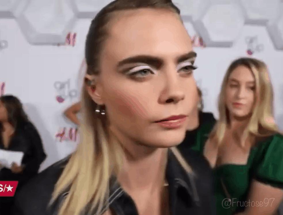 甜！英国贵族超模爱上美国女演员，机场热吻，狂撒狗粮