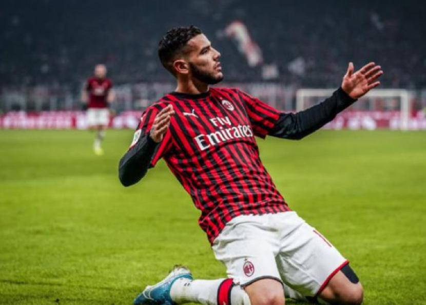 边锋在足球场上是什么位置,当今足坛四大神锋