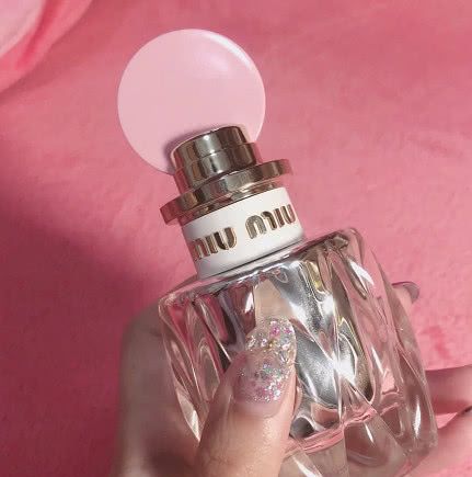 确认过眼神，是女神的香水！隔着屏幕都能闻到香味，像极了春天