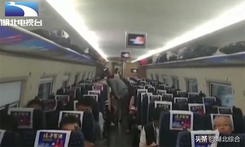 濂冲瓙鍧愬湪鐏溅涓婂伔鎵嬫満琚瀵熸姄,濂冲瓙楂橀搧琚伔灏忓伔澶у摥