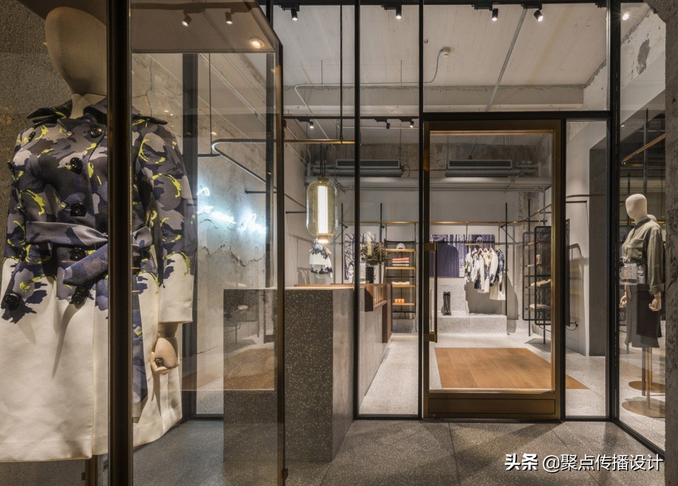 这些店里：有一家是“谢娜”的店猜猜是第几张！