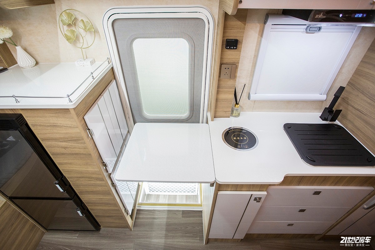 上汽跃进h300轻卡房车详解,上汽跃进h300和h500的区别