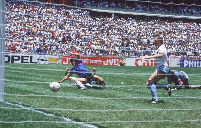 马拉多纳世纪绝唱,马拉多纳50个经典过人