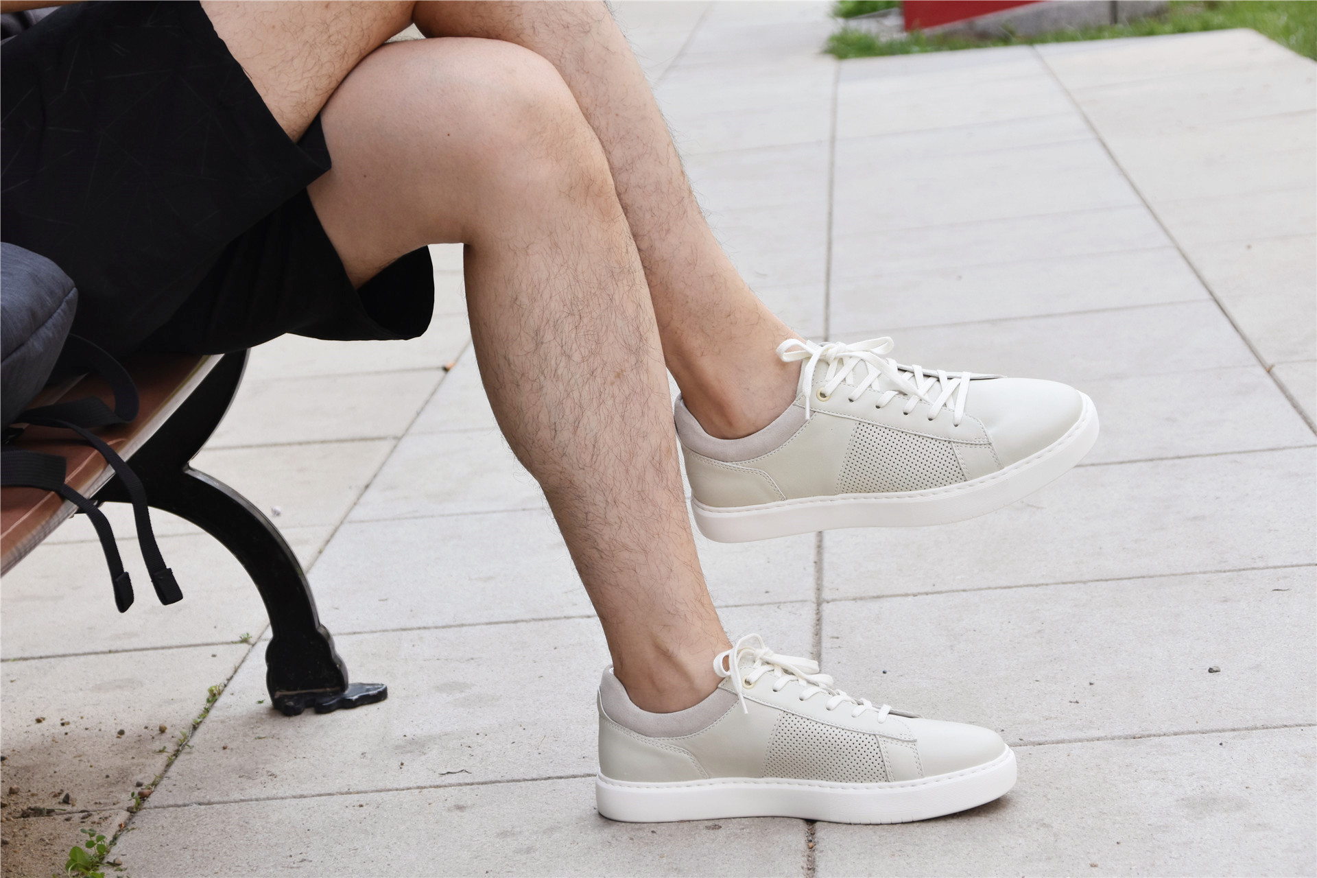 小米夏季新品：劲凉设计，无惧炎热酷暑，这款小白鞋比耐克都强