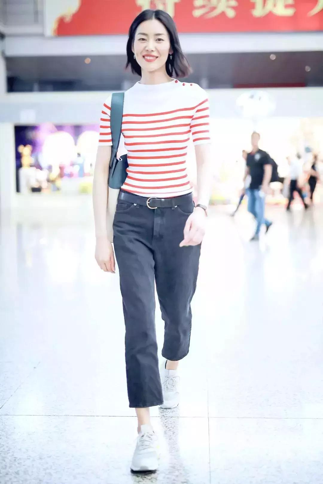 刘雯米兰时装周试装,刘雯维密走秀比心