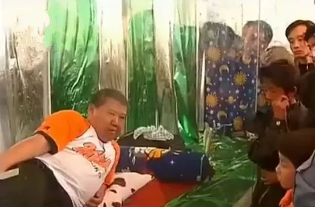 爱豆不经意造成的名场面暖心瞬间,爱豆那些让人心疼的瞬间蔡徐坤