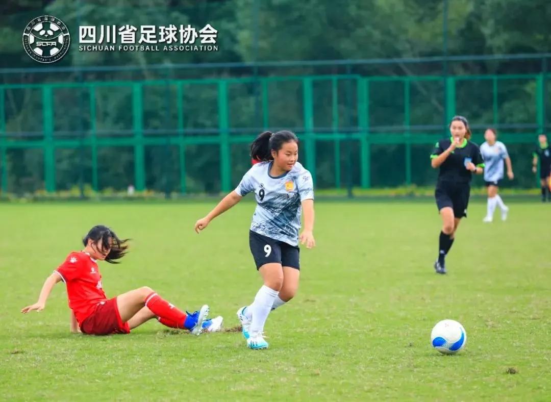 为中国女篮球队点赞,四川广元中学足球队