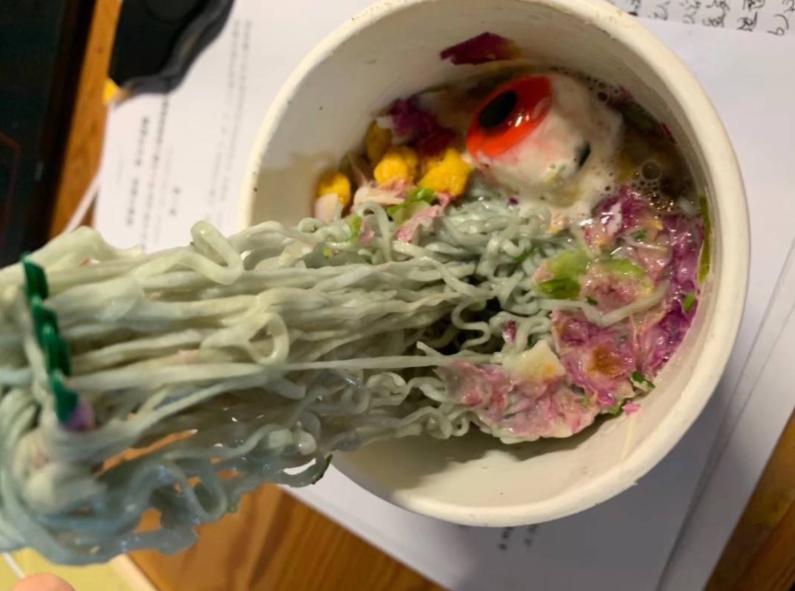 “眼球”味的泡面你吃过吗?官方又在*害迫**优吉欧了