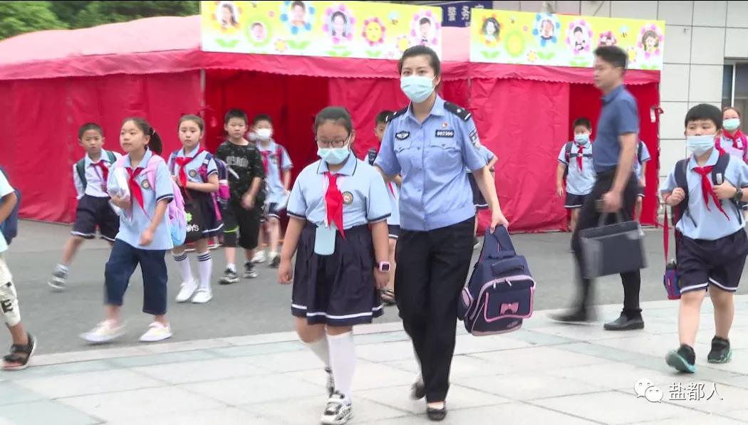 现场直击开学的视频,开学第一课现场直击