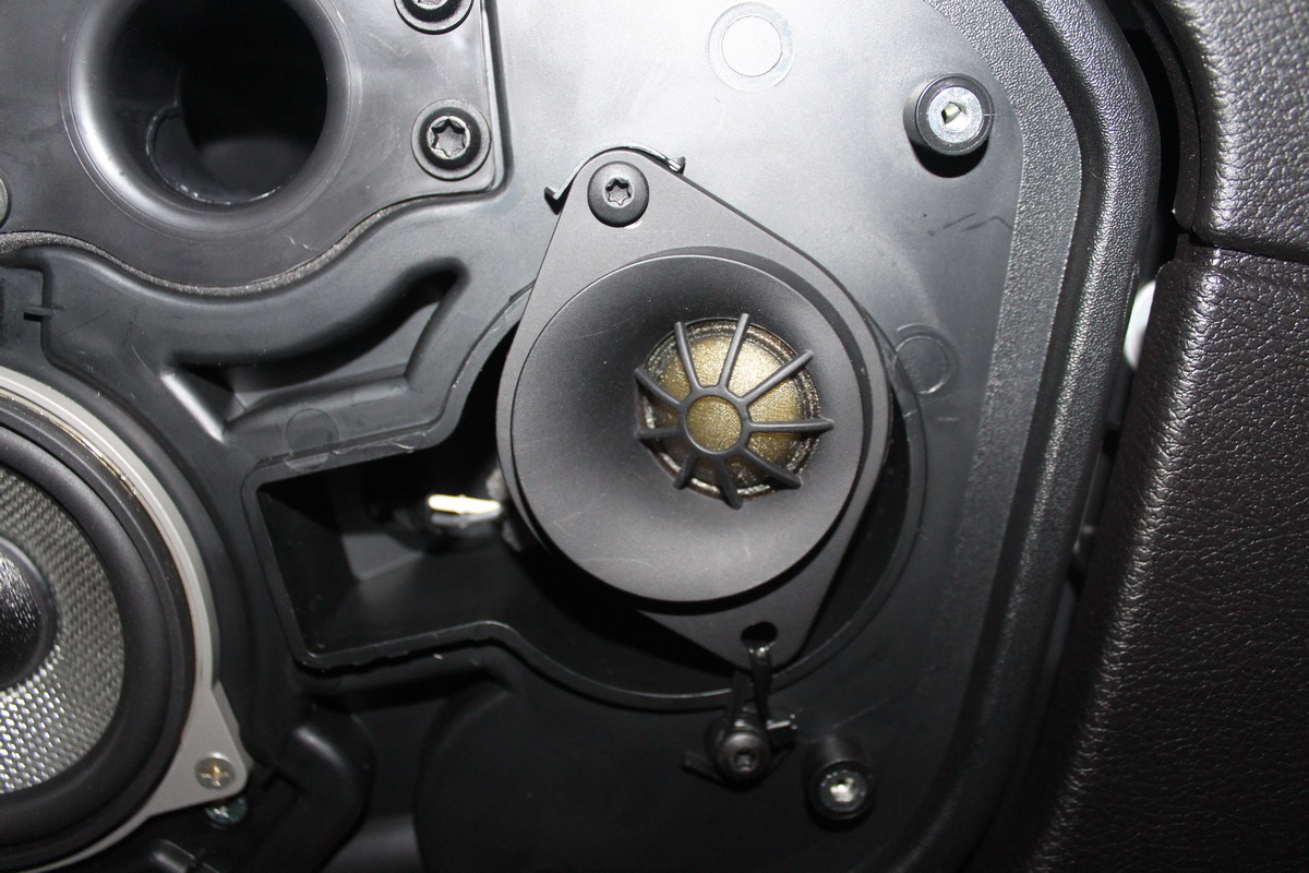 前后两分频8个喇叭,牧马人汽车音响升级方案