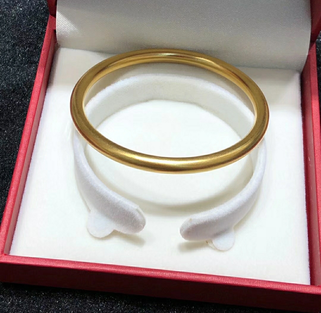 盘点十大必买的经典款黄金手镯,适合年轻人佩戴的经典黄金手镯