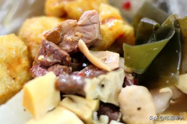 没吃过路边摊的麻辣烫,广西南宁街边老牌牛杂