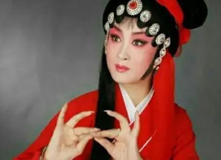 窦娥临死前发下三桩毒誓,除了六月飞雪,另外两桩毒誓是啥?