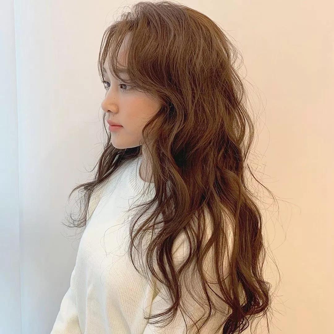 40岁女人烫发显年轻,40岁适合的减龄烫发