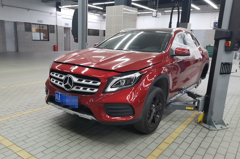 郑州女子买奔驰提车三天就出问题,成都女子买奔驰提车当天就坏了