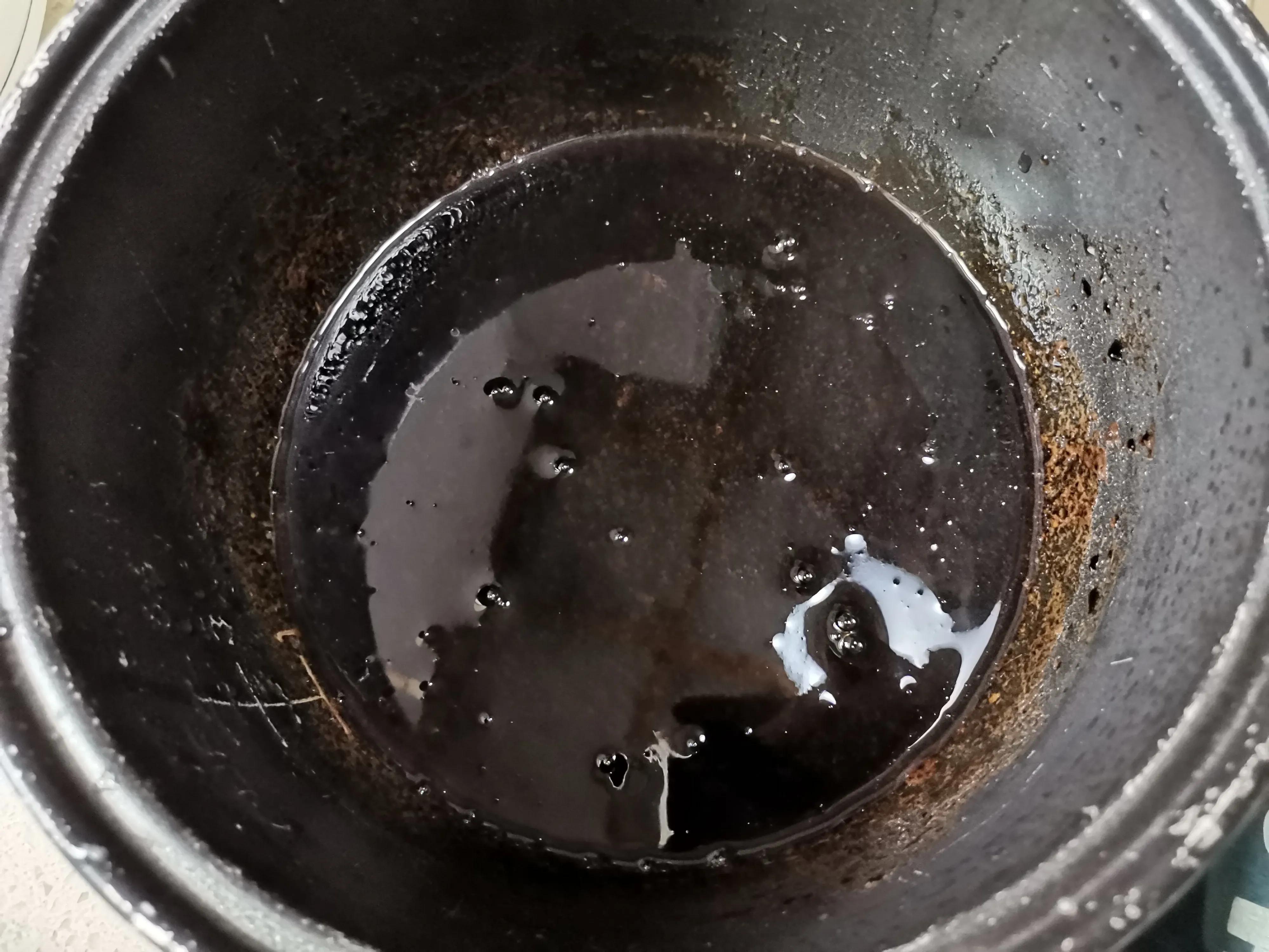 夏天必备黑凉粉怎么弄好吃,夏天黑凉粉制作方法视频教程