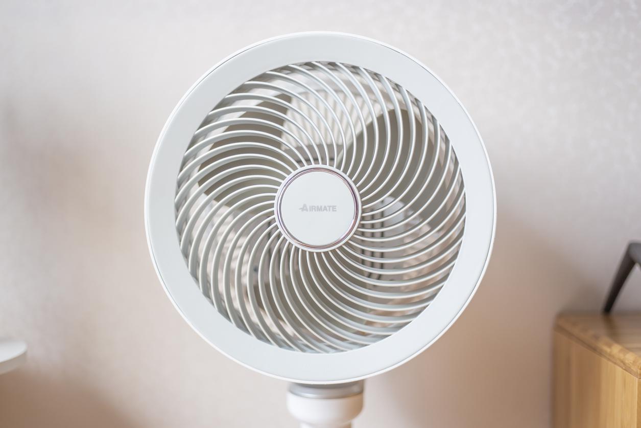 艾美特空调扇怎么用更凉快,空气循环扇让空调更凉快