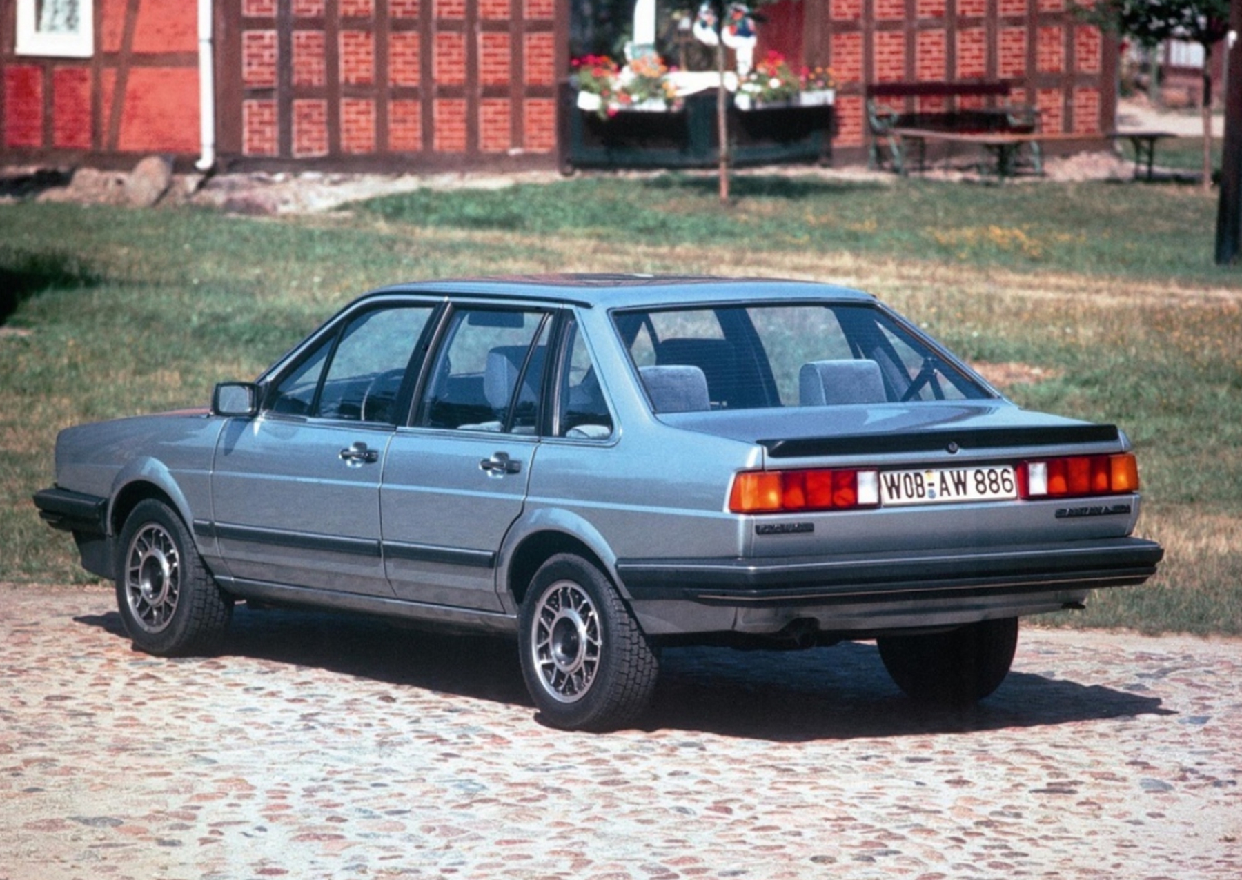 桑塔纳2000翻新复活,桑塔纳经典款2022复产