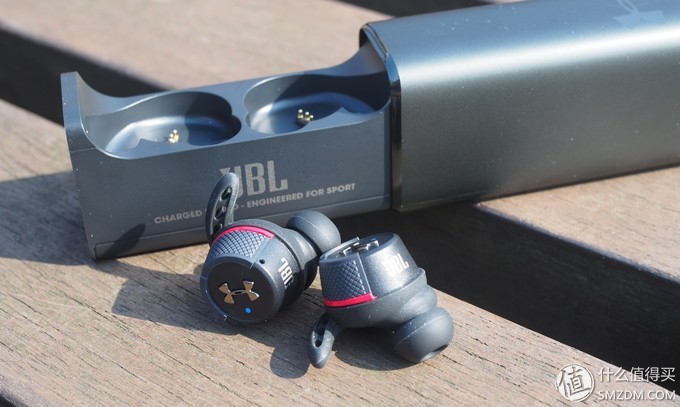 JBLUAFLASH运动耳机,jbl蓝牙运动耳机使用方法