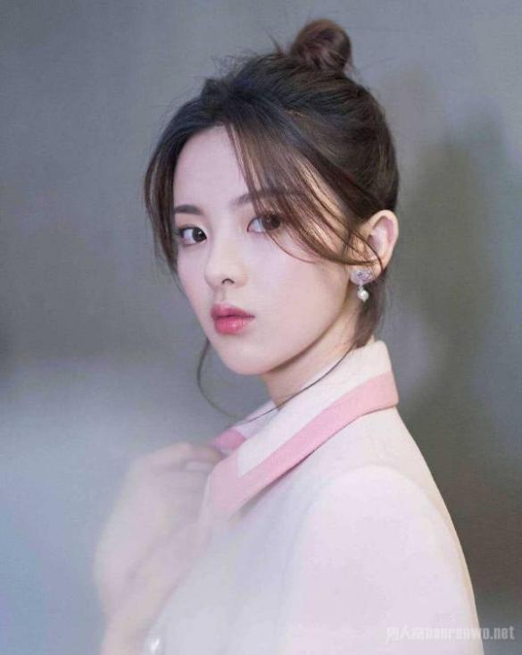 长相普通女孩和漂亮女孩,周冬雨杨超越早期视频