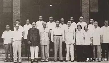 读奇书交奇友创奇事,对章士钊50年知恩图报,毛*东泽**的择友之道